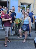 Anthony DARGAUD meilleur apprenti horticulteur-floriculteur du canton 2025 lors des promotions entouré de la délégation montreusienne enthousiaste de son résultat. 