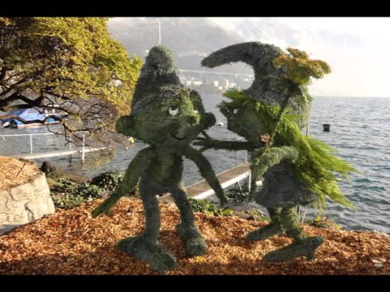 Montreux -  Sculptures végétales - 2013/2014 - Les Schtroumpfs
